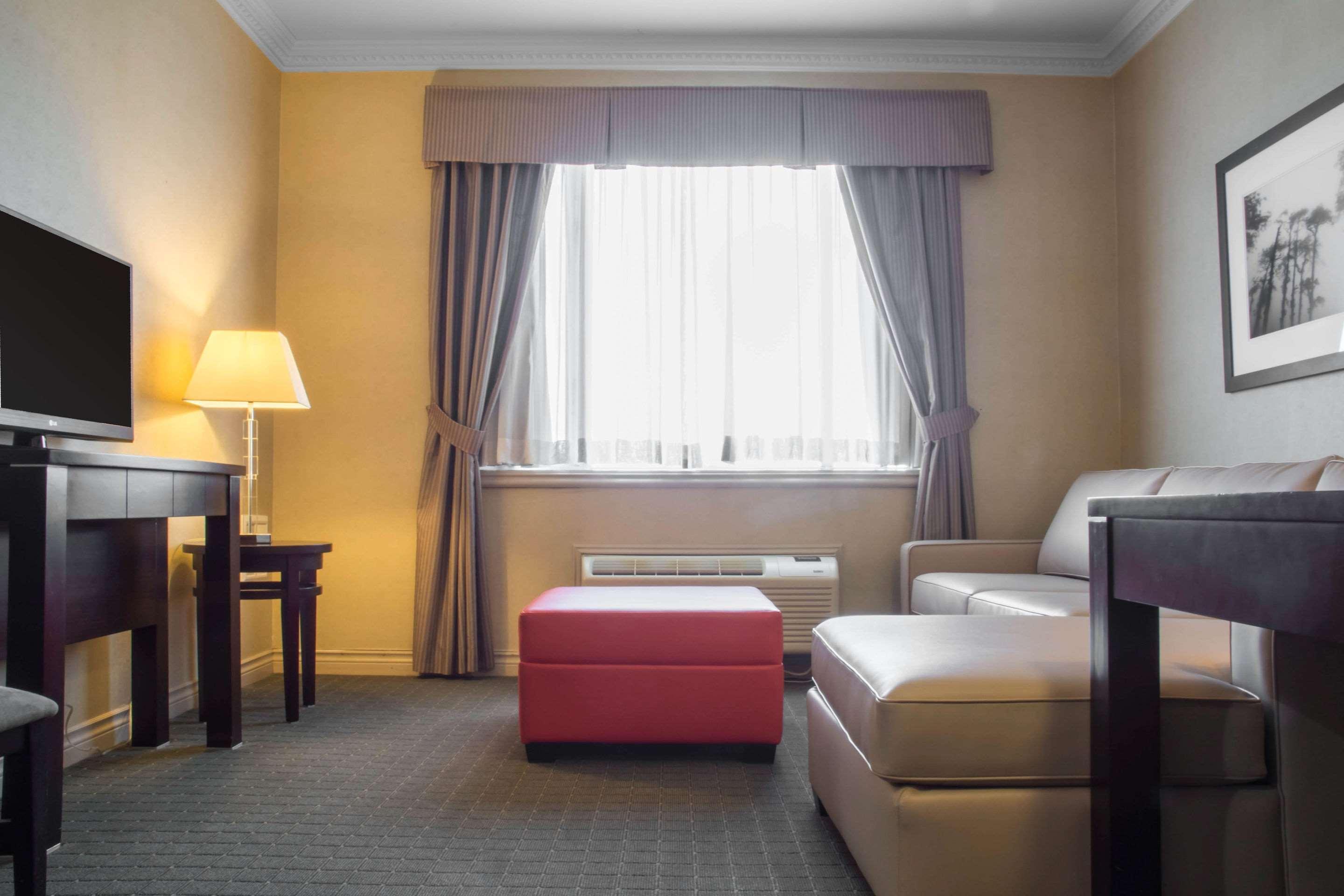 Towneplace Suites By Marriott Toronto Оквилль Экстерьер фото